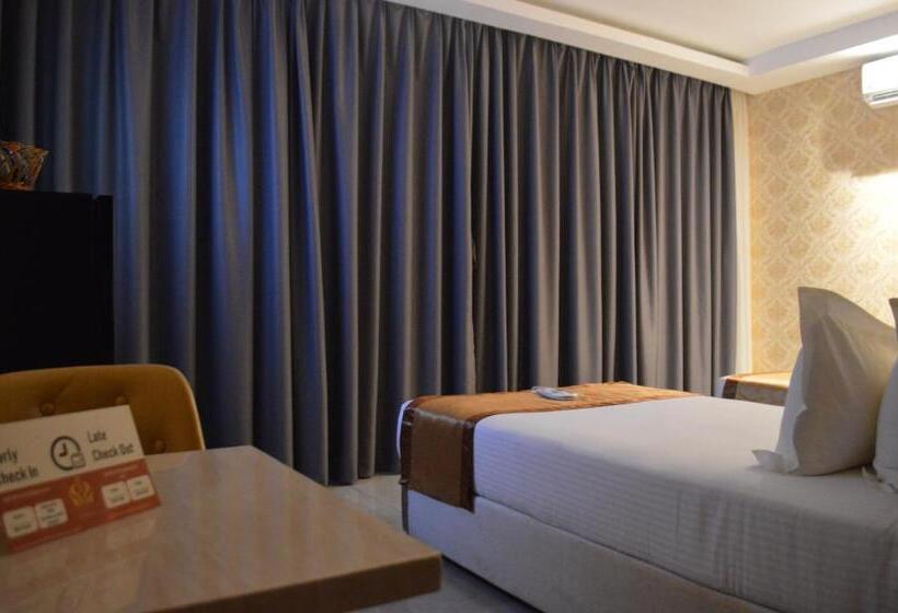 Номер Стандарт, Crowner David