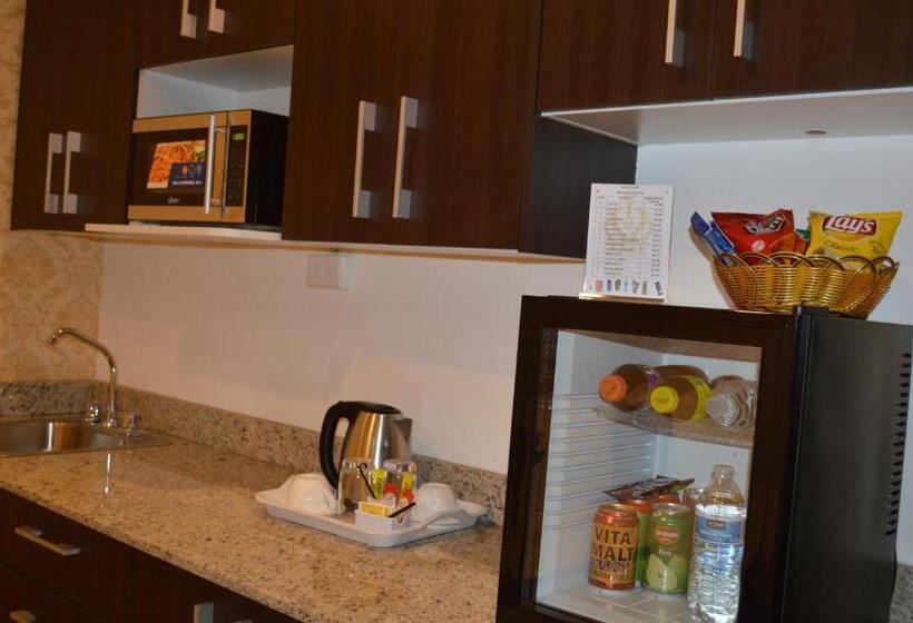 Номер Deluxe, Crowner David