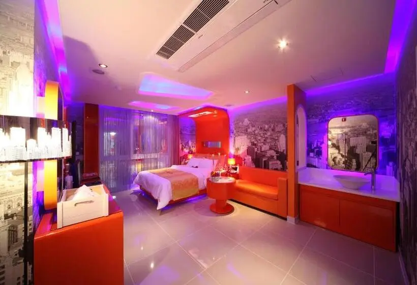 Standard-huone, Esia