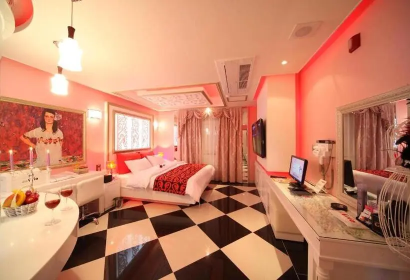 Deluxe-huone, Esia