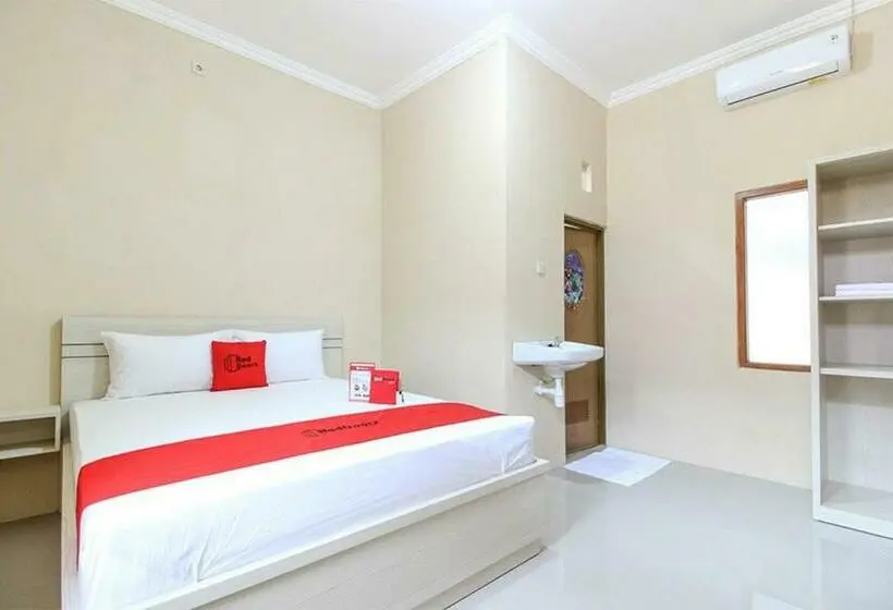 スタンダードルーム, Reddoorz Near Balekambang City Park