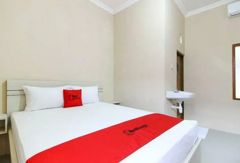 スタンダードルーム, Reddoorz Near Balekambang City Park