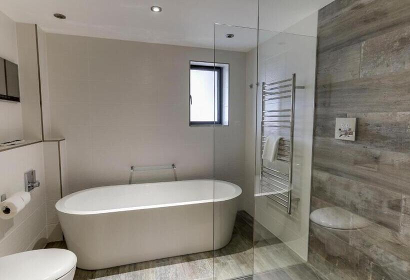 キングサイズベッドのスタンダードルーム, The Pickwick Inn & Oliver's Restaurant