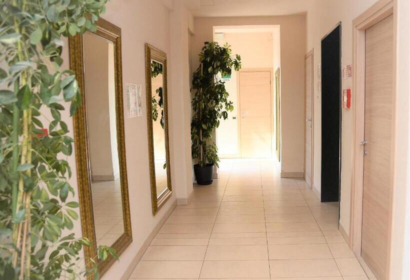 스탠다드 룸, Cosmopol