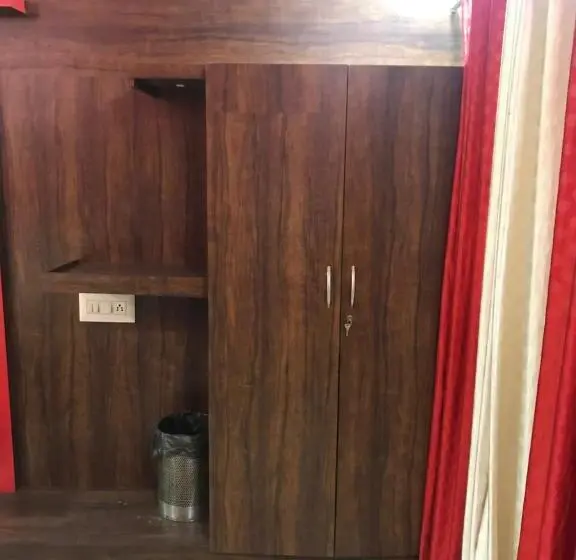 Habitació Quàdruple Clàssica, Highland Inn