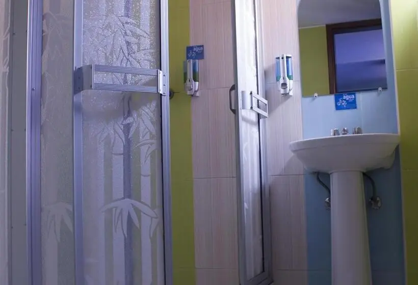 Perhehuone, Hostal Oro Orense