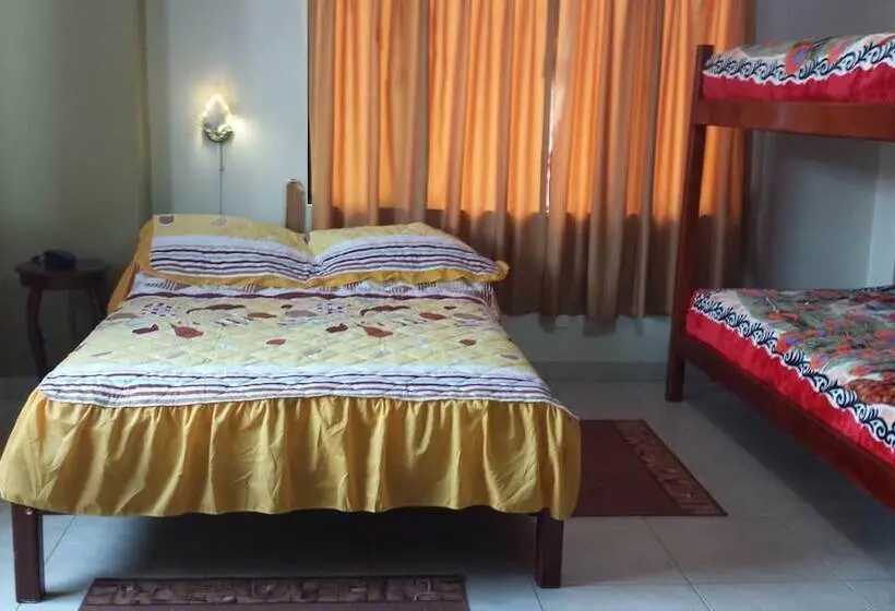 Perhehuone, Hostal Oro Orense