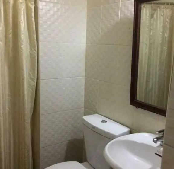 Deluxe Triple Room, Dottie S Place Hotel & Restaurant