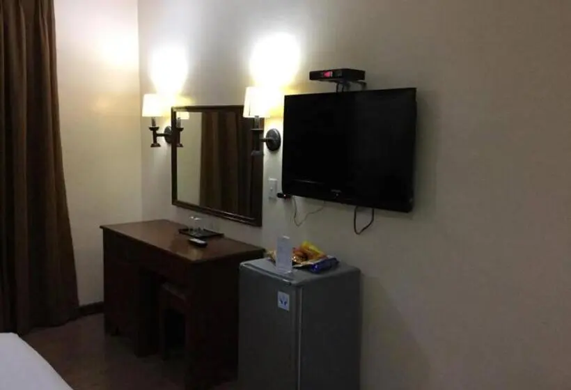 Deluxe Room King Size Bed, Dottie S Place Hotel & Restaurant