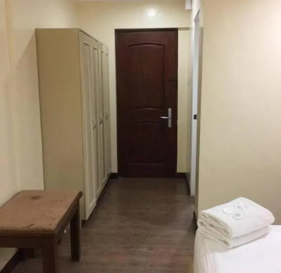 Deluxe Room King Size Bed, Dottie S Place Hotel & Restaurant