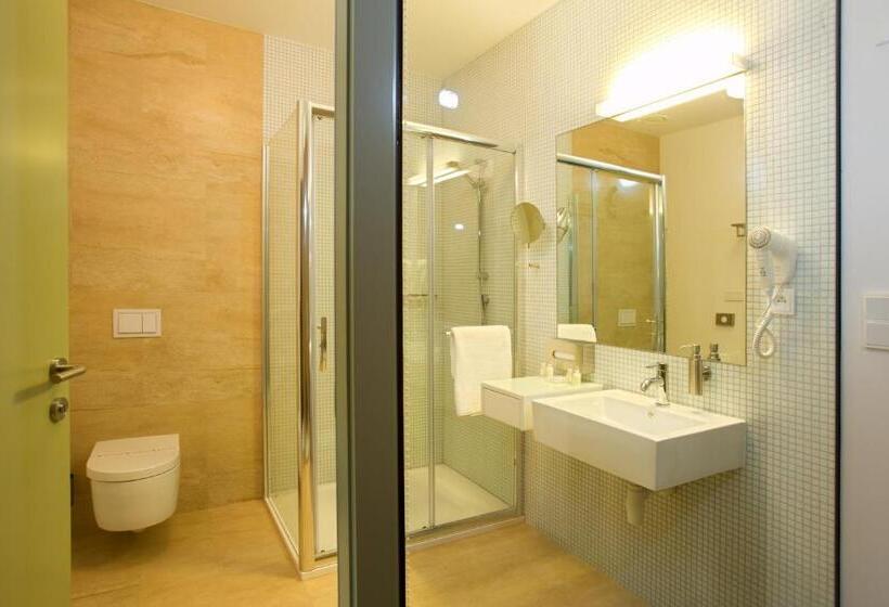 Comfort Kolmen Hengen Huone, Purkmistr