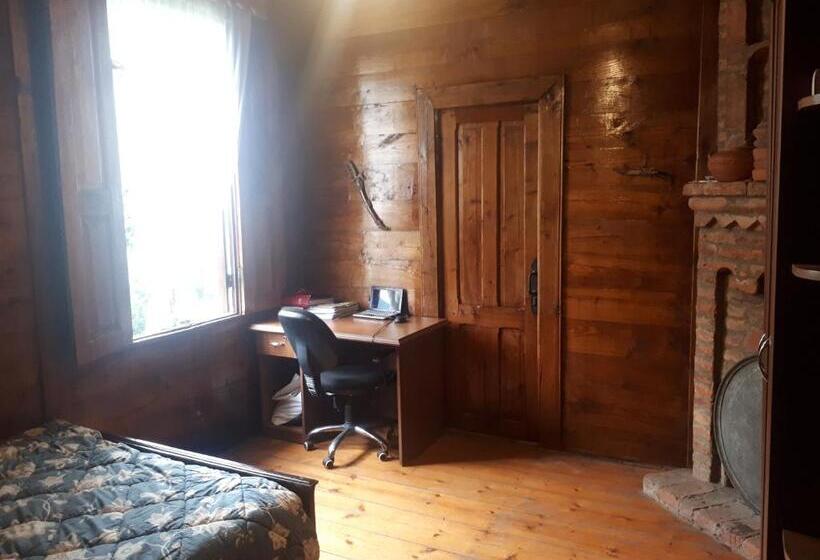 اتاق استاندارد با چشمانداز کوهستان, Mtirala House