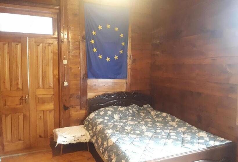 اتاق استاندارد با چشمانداز کوهستان, Mtirala House