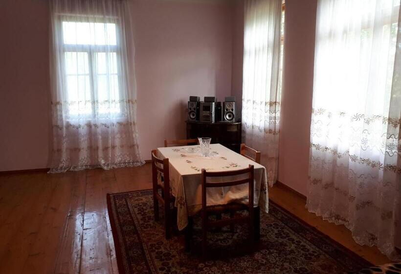 اتاق استاندارد با چشم‌انداز کوهستان, Mtirala House