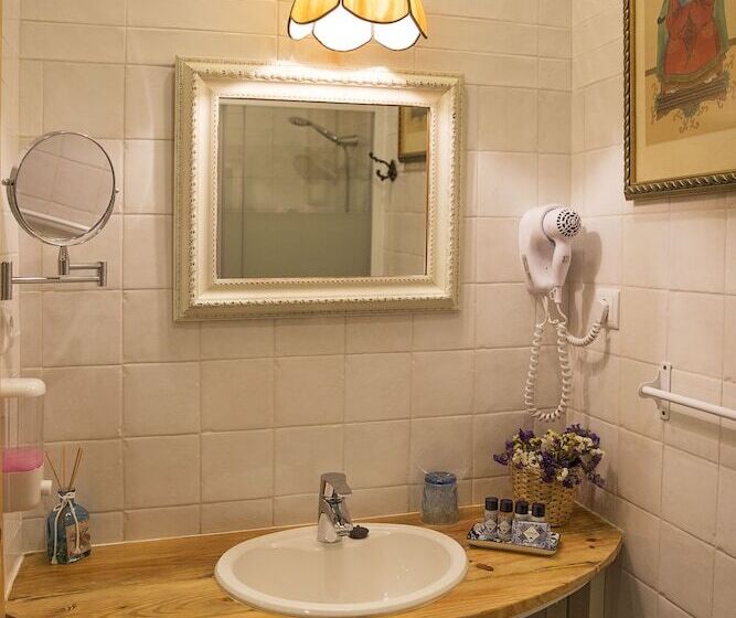 스탠다드 룸, Ninho Saloio