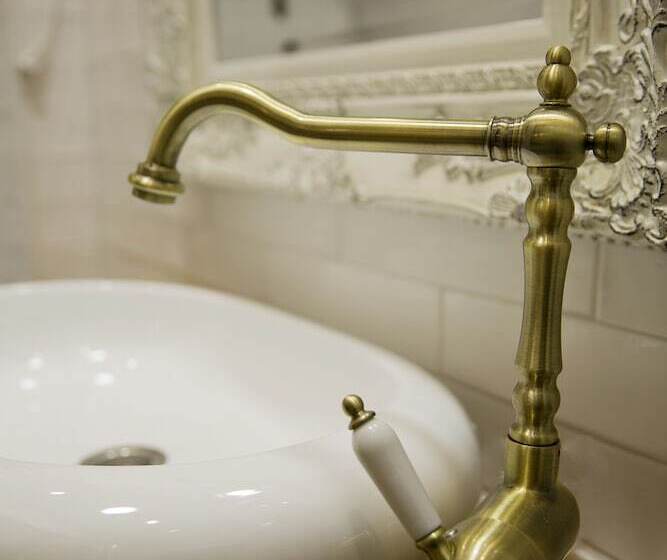 수피리어 룸, Ninho Saloio