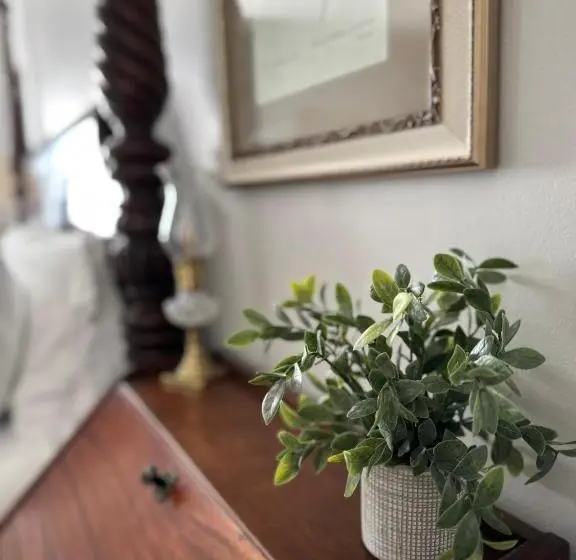 キングサイズベッドのスタンダードルーム, The Holly And Ivy Inn