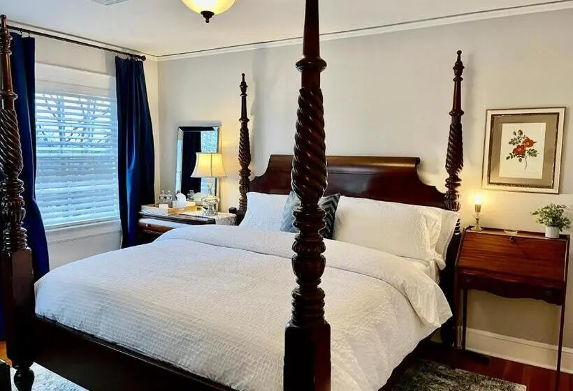 キングサイズベッドのスタンダードルーム, The Holly And Ivy Inn