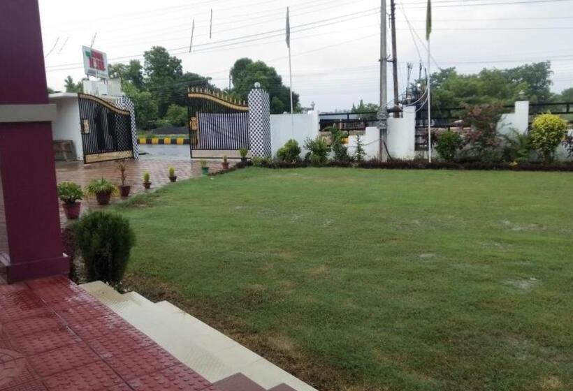 غرفة كومفورت ثلاثية, The Ideal