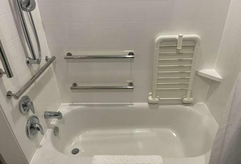 适合残疾人使用的标准间, Best Western Plus Lacrescent Lacrosse