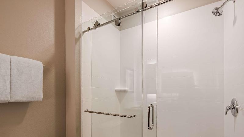 غرفة قياسية سرير كينج, Best Western Plus Lacrescent   Lacrosse