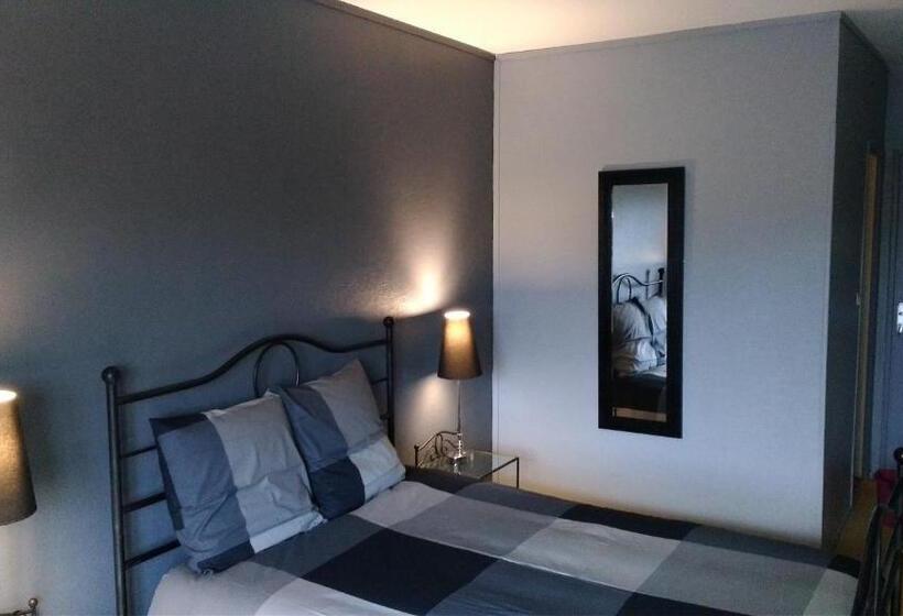 豪华三人间, Les Remparts Chez Dan Et Francois