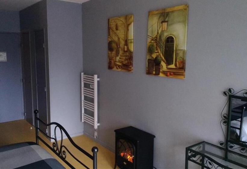 豪华三人间, Les Remparts Chez Dan Et Francois