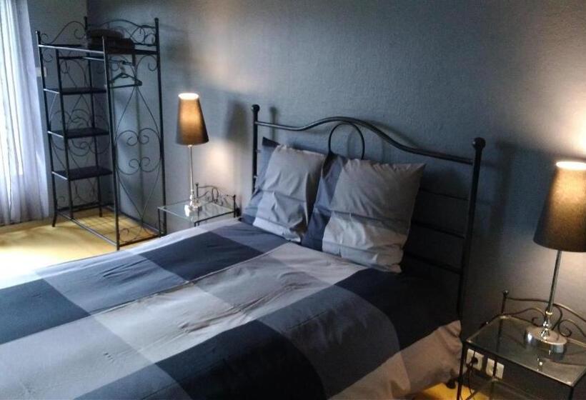 豪华三人间, Les Remparts Chez Dan Et Francois