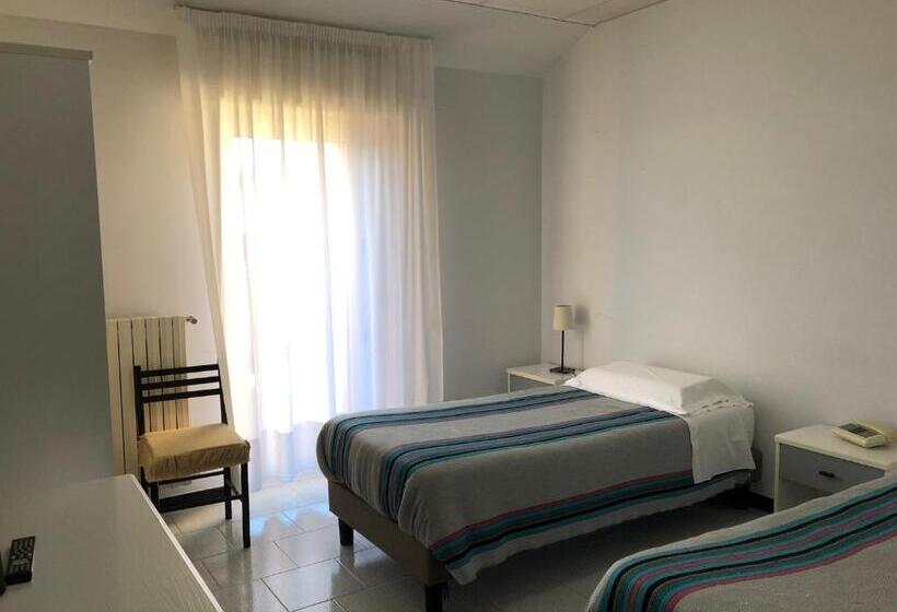 Economy Single Room, Lo Zodiaco