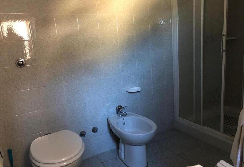 Standard Room, Lo Zodiaco