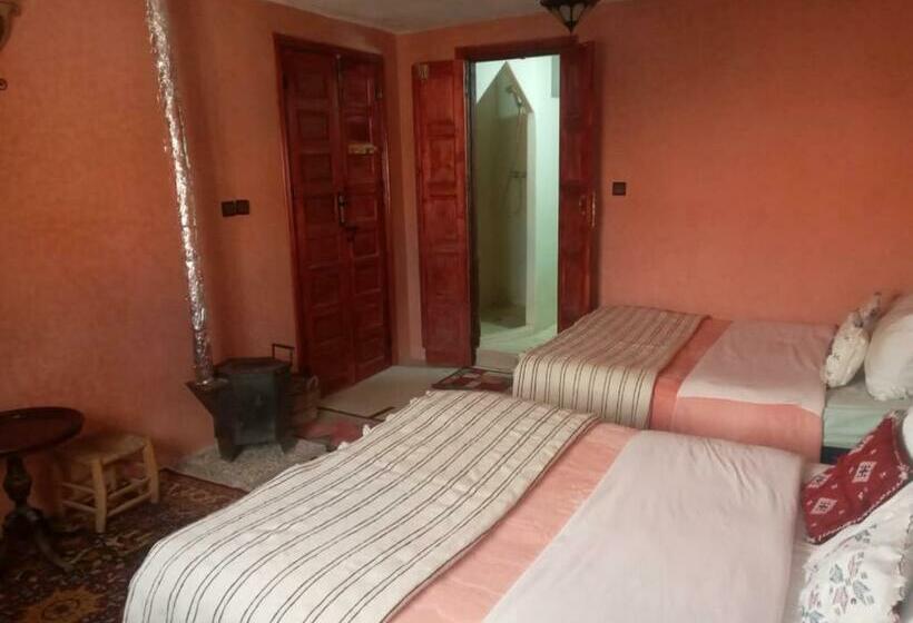 اتاق استاندارد چهار تخته, Auberge Des Lacs