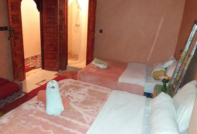 اتاق استاندارد چهار تخته, Auberge Des Lacs