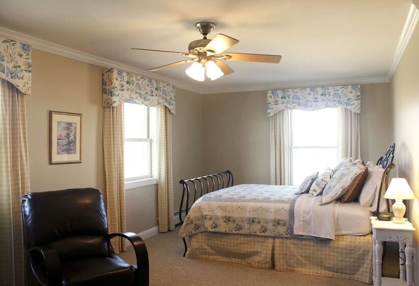 جناح عائلي, Lamp Post Lodge