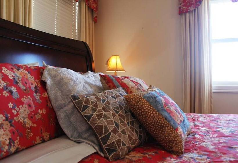 جناح مطلّ علي الجبل, Lamp Post Lodge