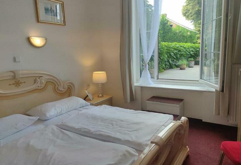 标准间带阳台, Dejmalik