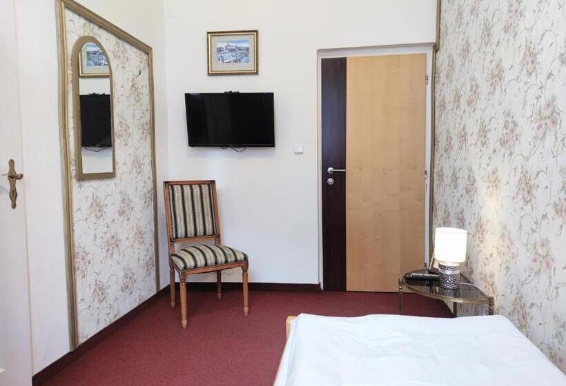 单人基本间, Dejmalik