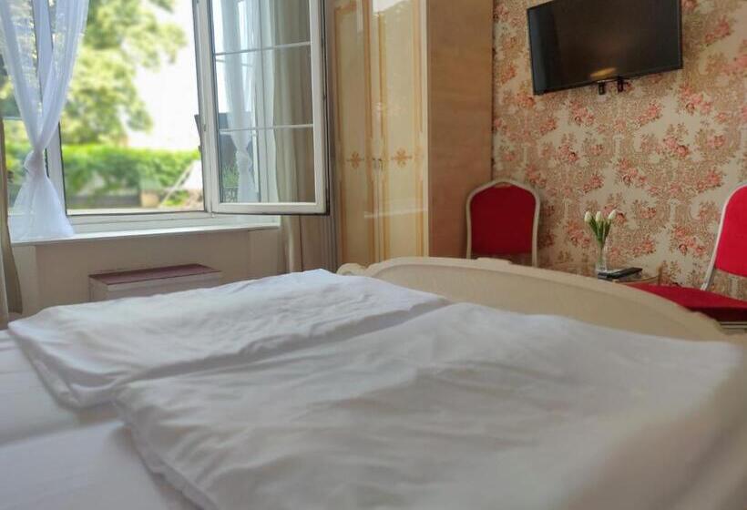 标准间带阳台, Dejmalik