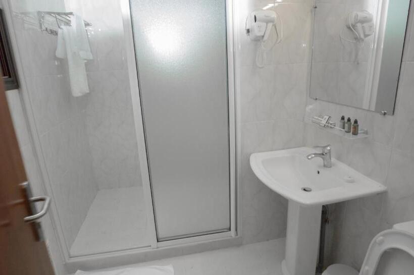 اتاق استاندارد چهار تخته, Hôtel La Rose Blanche Korhogo