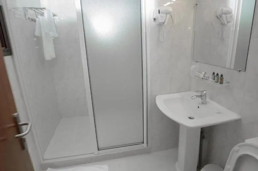 اتاق استاندارد چهار تخته, Hôtel La Rose Blanche Korhogo