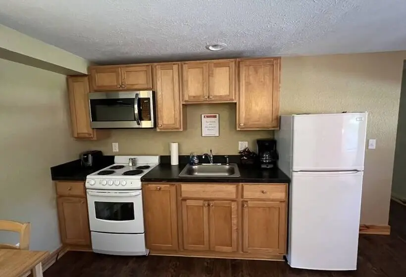 スイート, Tahquamenon Suites Lodging