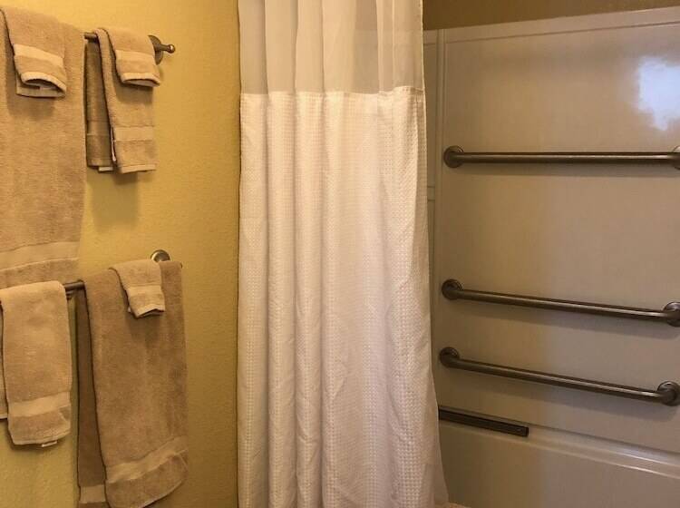 스위트, Tahquamenon Suites Lodging