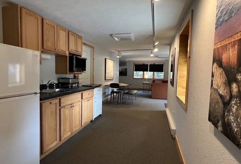 スイート（家族用）, Tahquamenon Suites Lodging