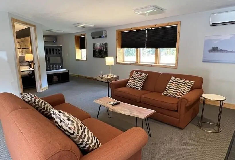 スイート（家族用）, Tahquamenon Suites Lodging