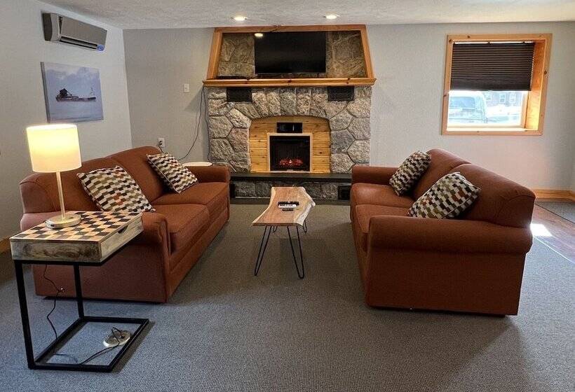 패밀리 스위트, Tahquamenon Suites Lodging