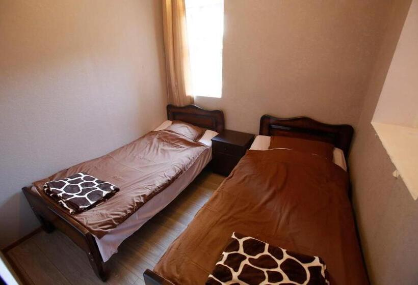 اتاق استاندارد, Mshvidoba