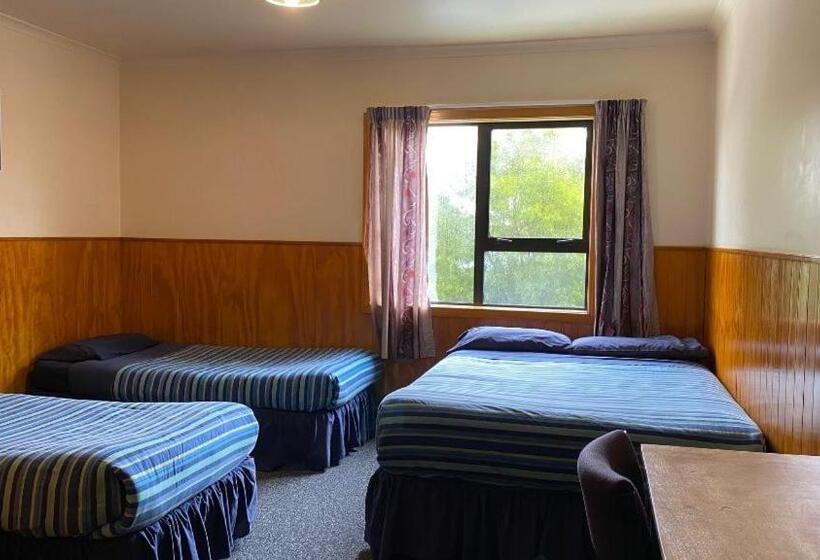 חדר סטנדרט לשלושה, National Park Backpackers