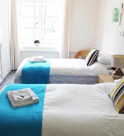 חדר סטנדרט, The Station