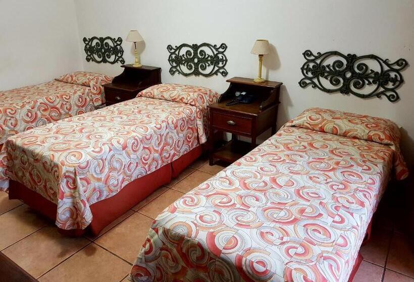 스탠다드 트리플 룸, Casa Do Manequinho Hotel E Restaurante