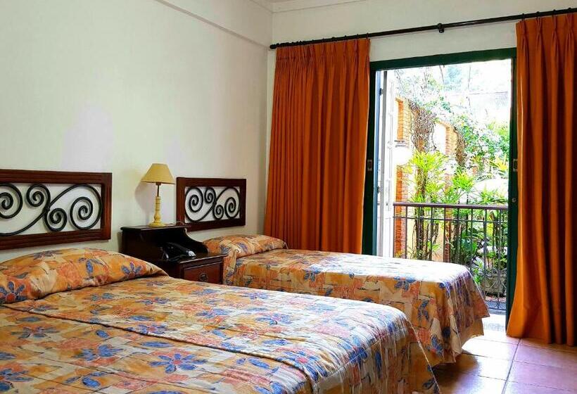 컴포트 트리플 룸, Casa Do Manequinho Hotel E Restaurante