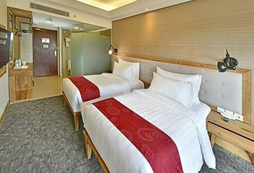 디럭스 룸, Famvida Hotel Lubuklinggau